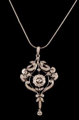 A diamond pendant of openwork form 2db031