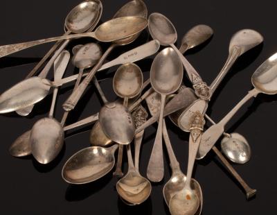 A quantity of silver teaspoons, approximately