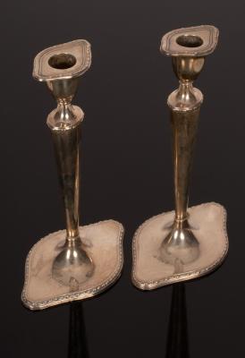 A pair of Edwardian silver candlesticks  2db0a8