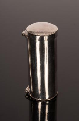 A George III cylindrical silver 2db0b3
