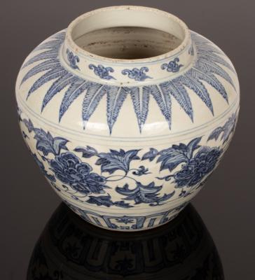 A large Chinese blue and white porcelain