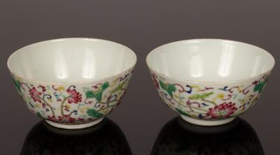 A pair of Chinese famille rose 2db0f5