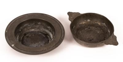 A pewter two-handled dish, 17cm