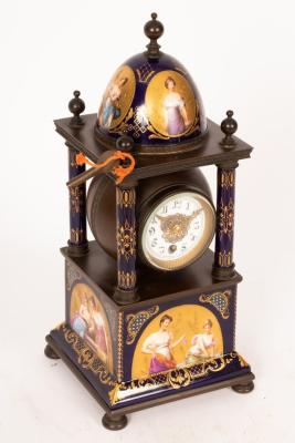 A late 19th Century mantel clock  2db2c0