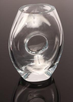 Daum a clear glass vase of oval 2db36a