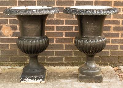 A pair of black painted cast iron 2db56e