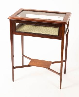 An Edwardian mahogany display table,