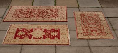 Three modern Pakistani rugs the 2db618