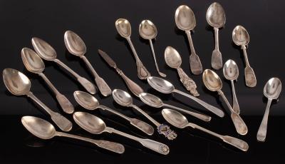 Five silver fiddle pattern teaspoons,