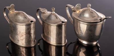 A George IV oval silver mustard pot,