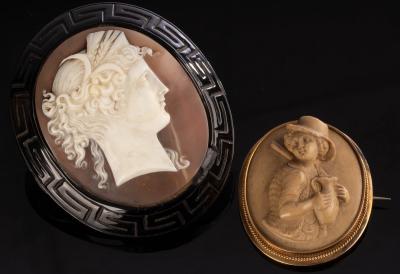 A large oval shell cameo brooch