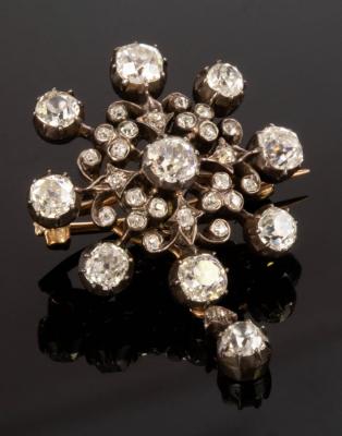 A Victorian diamond snowflake brooch pendant  2db7b3