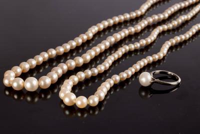 Two single row cultured pearl necklaces,