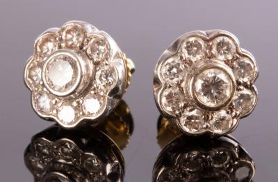 A pair of diamond cluster ear studs,