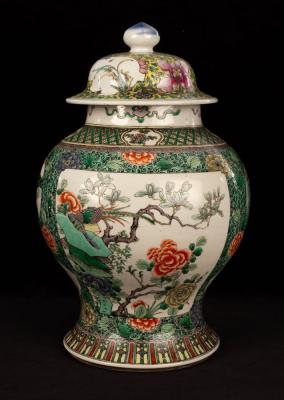 A Chinese famille verte style jar 2db8a9