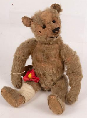 A teddy bear, circa 1920s, 33cm