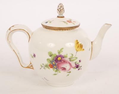 A Paris Queen's factory teapot