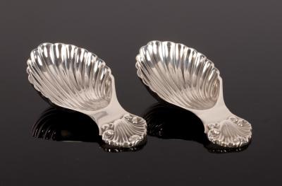 A pair of silver shell pattern