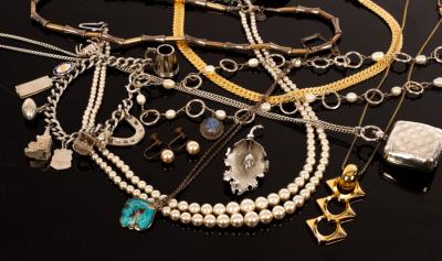 A quantity of silver and costume jewellery