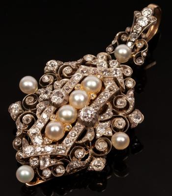 A Victorian diamond and pearl pendant clip  2dba71