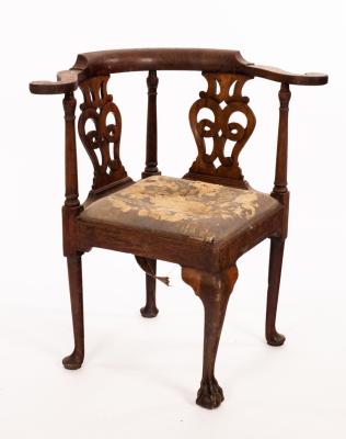A George II corner chair with pierced 2dbb1d