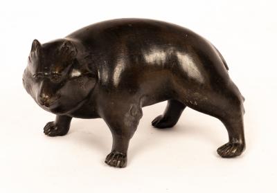 A Japanese bronze prowling bear, 17cm