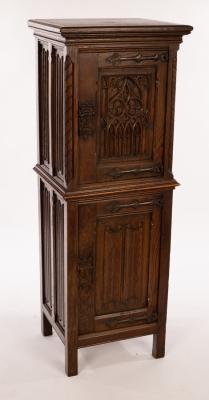 A Gothic style cupboard with linenfold 2dbd49