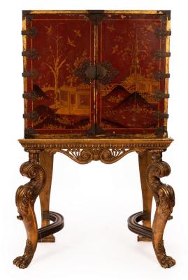 An 18th Century red japanned cabinet 2dbd96