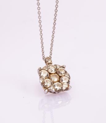 A diamond flowerhead pendant, the seven-stone