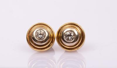 A pair of diamond ear studs each 2dbe59