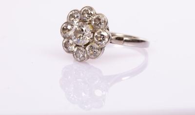 A diamond cluster ring the nine 2dbe53
