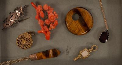 A tiger's eye pendant mounted in