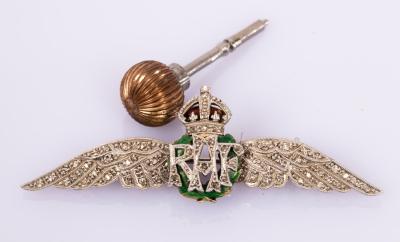 An RAF sweetheart brooch set throughout 2dbe67