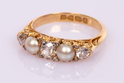 An Edwardian diamond and pearl 2dbe75
