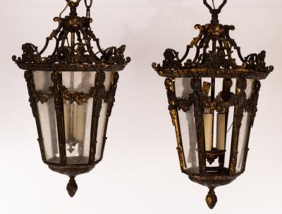A pair of hexagonal tapering lanterns  2dc19d
