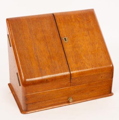 An oak stationery box with slope 2dc1eb