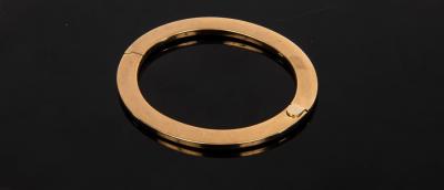 A 9ct yellow gold hinged bangle 2dc25e