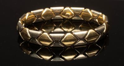 An 18ct bi colour gold bracelet  2dc26f