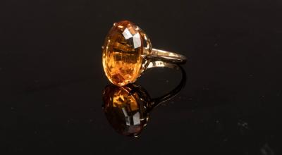 A citrine cocktail ring the oval 2dc276