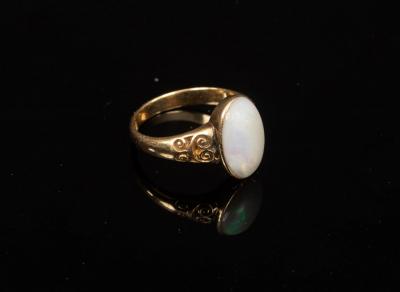 An opal set dress ring the oval 2dc283