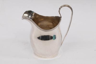 An Edwardian silver cream jug,