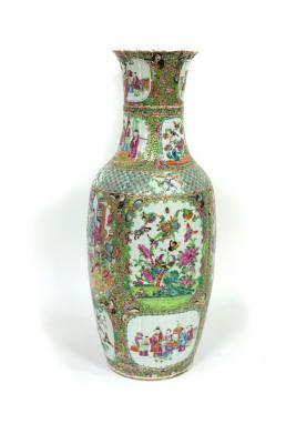 A Cantonese baluster vase decorated 2dc433