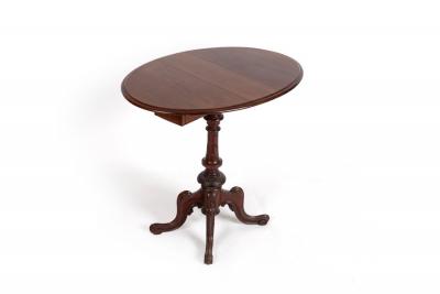 A Victorian mahogany oval table