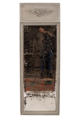 A late 19th Century wall mirror  2dc5d7