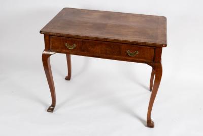 An 18th Century style walnut side 2dc645