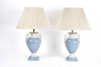 A pair of porcelain table lamps 2dc6ad