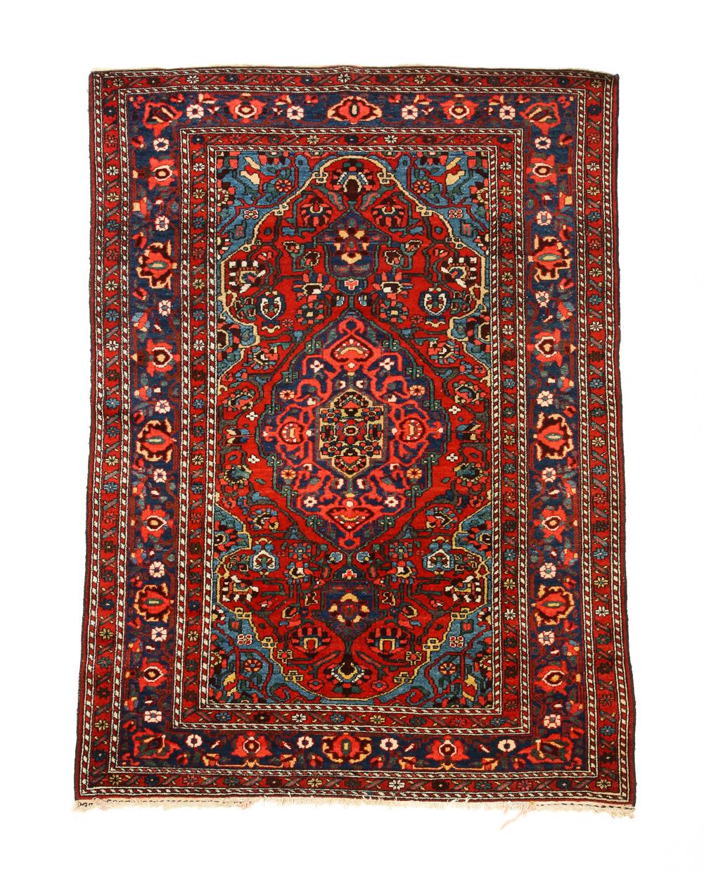 PERSIAN BAKHTIARI RUG. Ca. 1920.