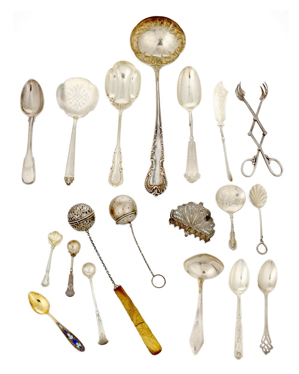 A GROUP OF STERLING SILVER FLATWARE