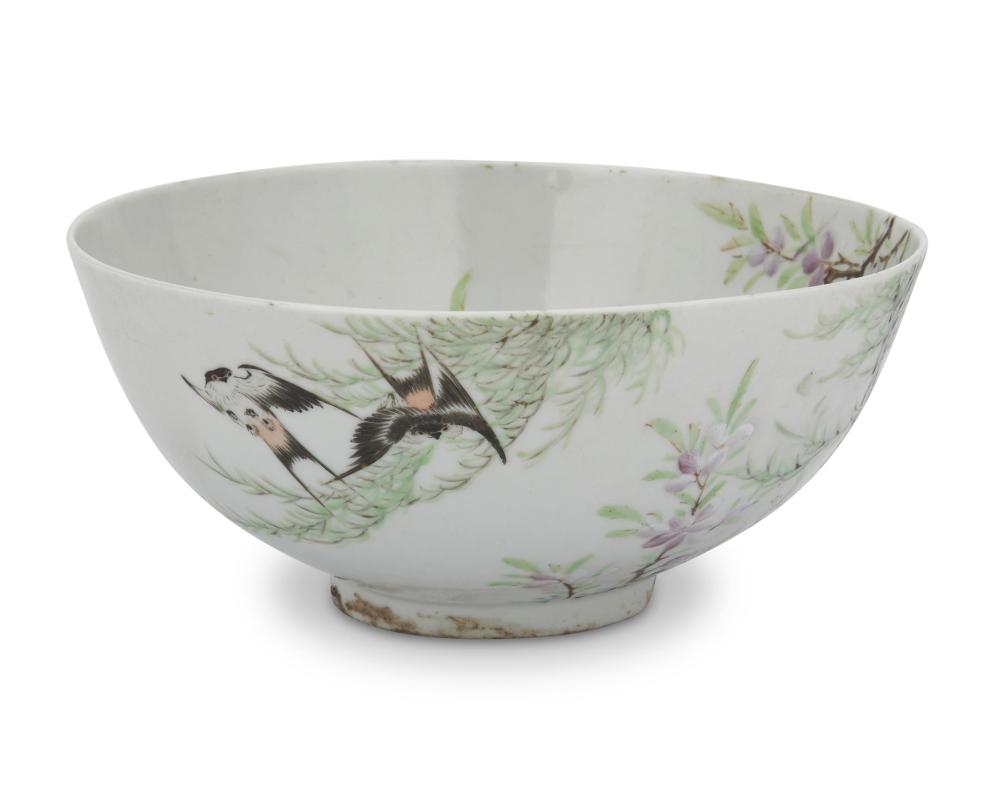 A CHINESE PORCELAIN PAINTED BOWLA