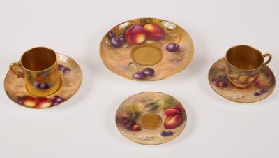 A group of Royal Worcester fruit 2dd670